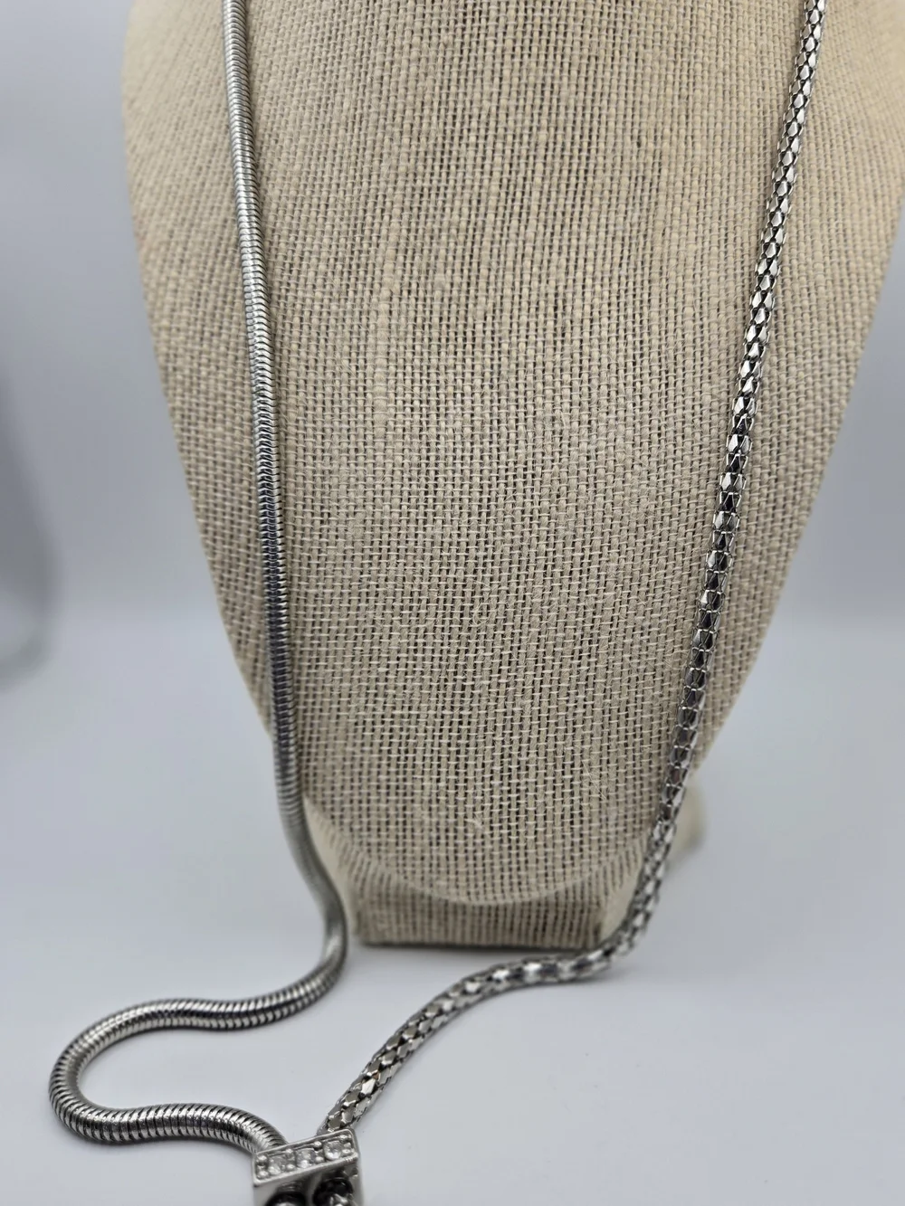 Chico's Silvertone Lariat Necklace Tassel Hammered Bar Rhinestone Accent Classic